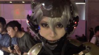 可変ギミック搭載のヘッドギアがすごい！男装コスプレイヤーによる「MGS4」雷電のコスプレが最高にクール