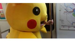 人間を食べちゃった!? 地下鉄で発見された着ぐるみピカチュウの写真が話題に