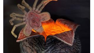 一家に1匹、異星人のいる生活が待ってる！「エイリアン」フェイスハガーと卵の実物大フィギュアが登場