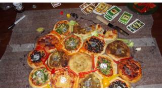ピザ好きのための食べられる“ピザ”ボードゲーム「Settlers of Delicious」が最高すぎる