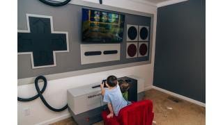 モニターとチェストと壁をまとめてドーン！「ファミコン（NES）」っぽく改造したゲーム専用部屋がすごい