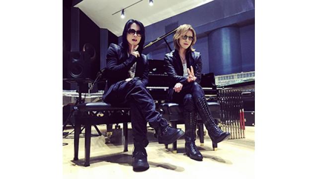 YOSHIKIのレコーディングスタジオにHYDE登場！！何かの前触れか？