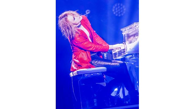 YOSHIKI、ディナーショー中にファンとの触れ合いで右手首靭帯の状態悪化