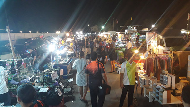 週末限定マーケット