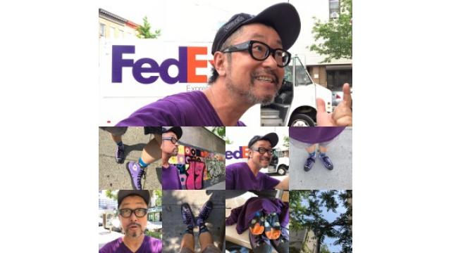 まるでFedEx配達人のような