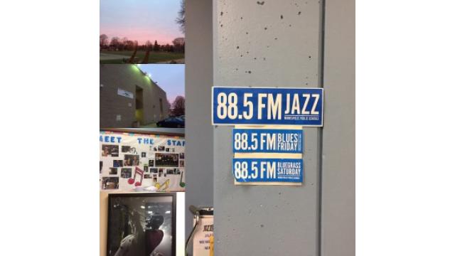 朝日浴びながらラジオ局です。