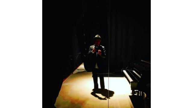 足は裸足。モダンダンスにリスペクト。