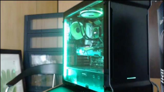 強化ガラスのことを防弾ガラスだと思いこんでいた男のいる風景