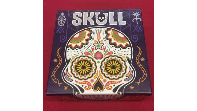 【大人のボードゲーム】戦略とブラフの融合！大人のボードゲーム『SKULL-スカル-』を紹介！