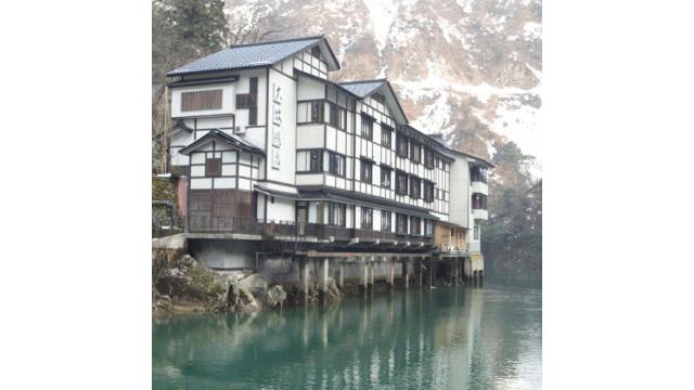 【大人の隠れ家】山とダム湖に閉ざされ船でしか辿り着けない隠れ家旅館「大牧温泉観光旅館」を紹介！