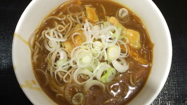 久しぶりに入る路麺店で食べるのは、やっぱりカレーメニュー【別れを惜しんですがりつくようにねっとりと】