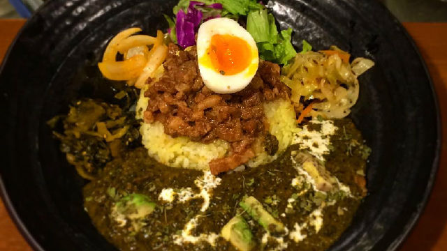 毎度木曜日のルーティンとなった魯珈で晩ご飯の「 ろかプレート 」です。【今日も"ひげちょう愛"に溢れるひと皿でひとりコテコテ祭り】