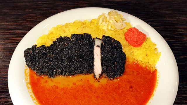 焦げてる訳じゃないよ！絶品黒いカツカレー【般°若@下北沢】