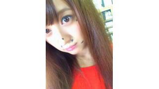 赤い女がホクロだらけ。笑