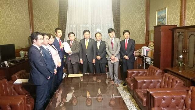 「長時間労働規制法案」（労働基準法の一部を改正する法律案）を衆議院に提出、野党4党