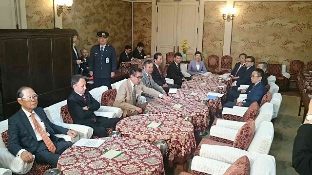 立法府として真相解明を　与野党国会対策委員長会談