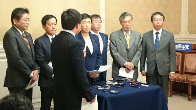 議長談話の趣旨に沿った議会運営を求める申入れ　野党6党派