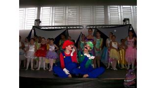 ブラジルの美少女による『スーパーマリオ』バレエ・リサイタル