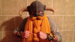 凄い完成度...だけど暑苦しそ～！ 『スカイリム』手編みドヴァキン・コスプレ