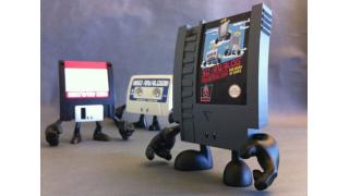 懐かしのゲームカートリッジに手脚が生えた！キュートなフィギュア・アート