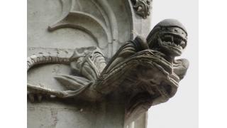 ガーゴイルの変わりにグレムリン、エイリアン、グレンダイザーのいるフランスのチャペル