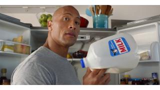 少女のパシリになるロック様!? ドウェイン・ジョンソン出演の牛乳のCM（動画あり）