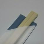 割箸を割ります。